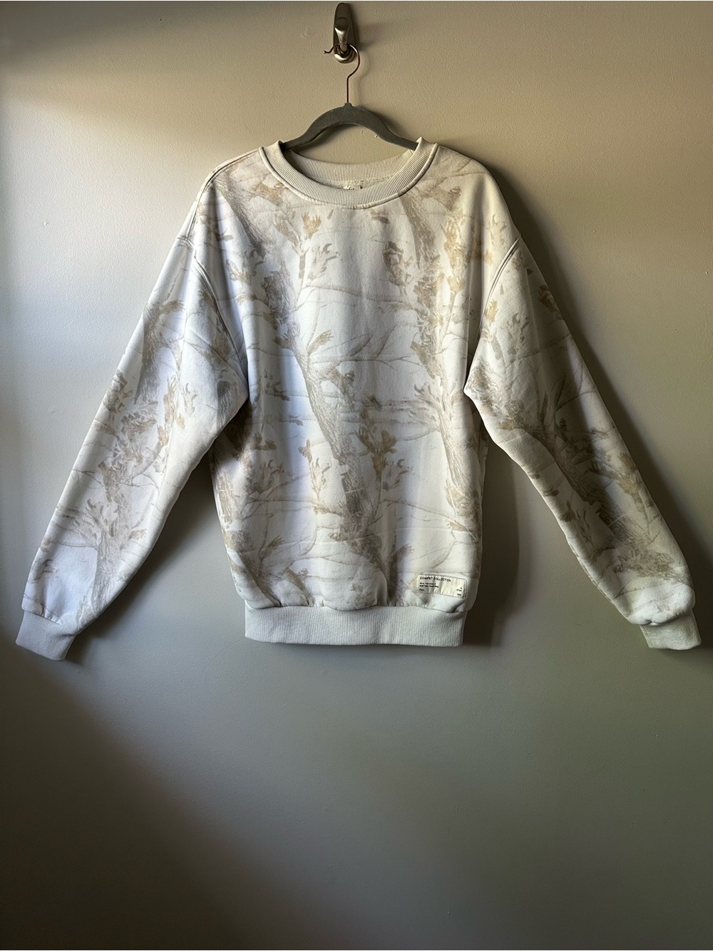 Comfrt Crewneck Sweatshirt White Oak Camo Sweater Size S Lounge Cozy Casual
